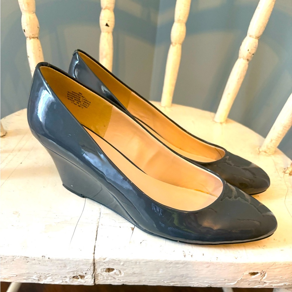 Nine West Women’s Gray Closed Toe Wedges. Size 9. Excellent condition.